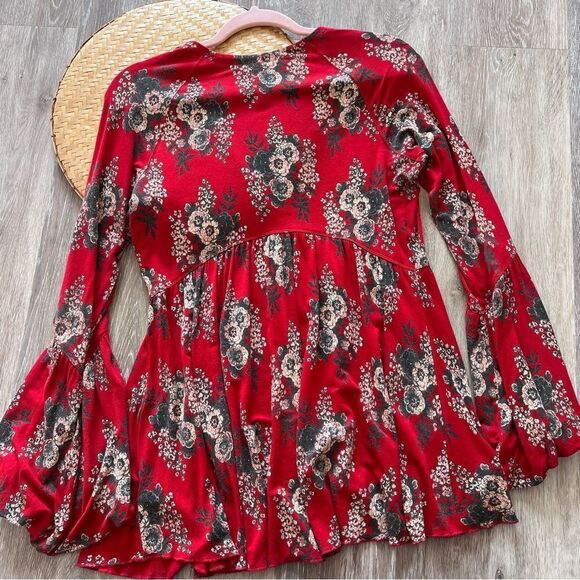 Free people red floral boho bell sleeve top - Picture 6 of 8